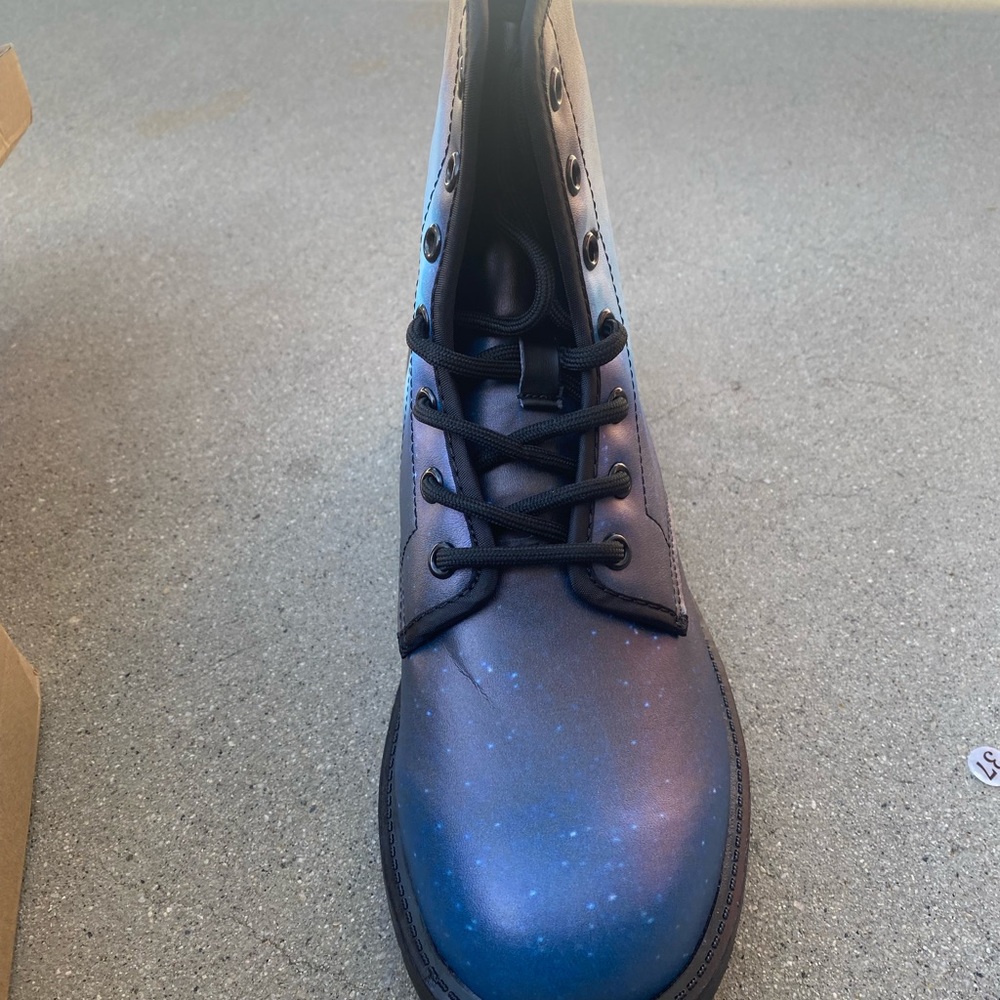 Boots - Picture 4 of 6